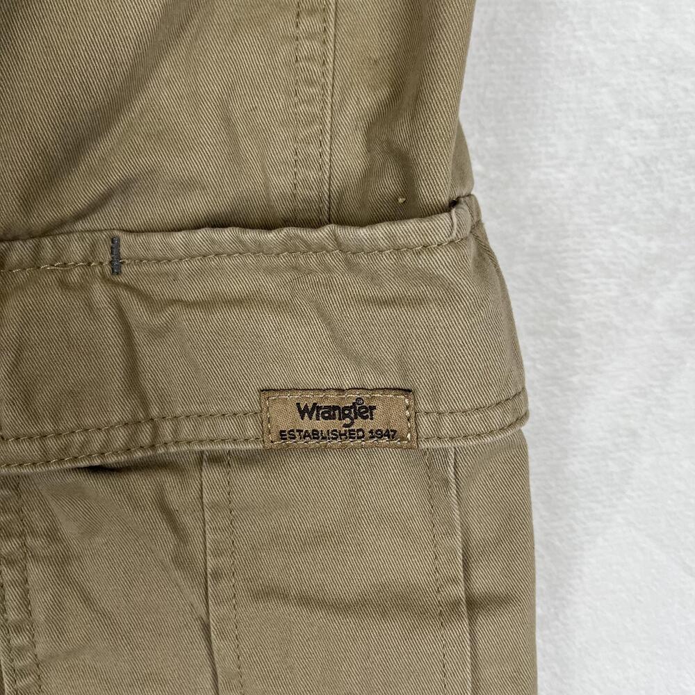 Wrangler Cargo Shorts Mens 48 Beige 9 Inseam Utility Pockets Casual - Picture 2 of 7